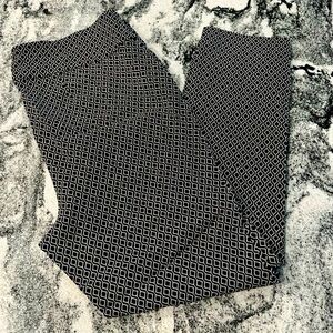 Black and White Quatrefoil Print Stretch Slacks | Size 16W